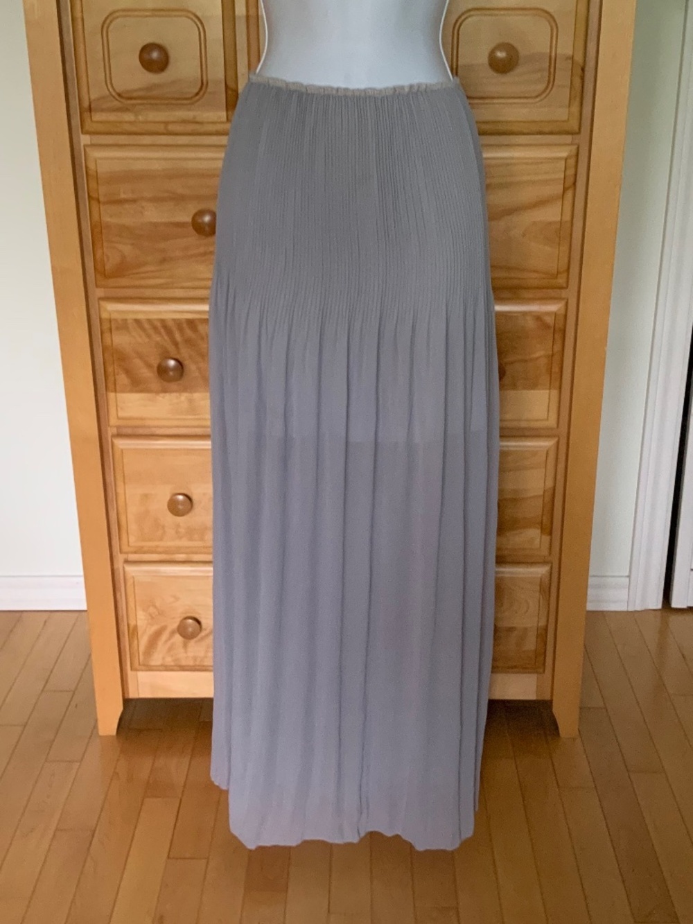 Pleated skirt with lining, size small - medium, colour grey